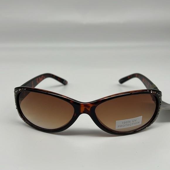 MIXIT Luxe Animal Print Single Bridge Sunglasses with‎ Rhinestone Temple Accents - Picture 2 of 6